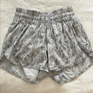 Gray Lulu Print Women's Shorts
